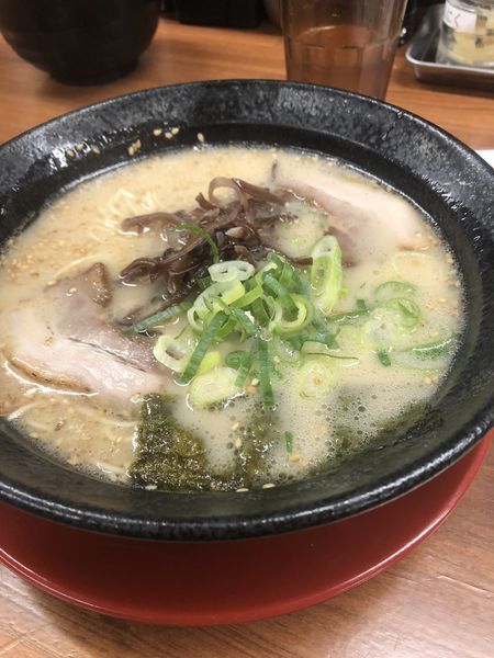 「まるせんらーめん白」@博多豚骨ラーメンまるせん 高砂店の写真
