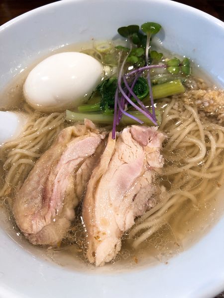 「塩生姜らー麺 味玉入り ¥900」@塩生姜らー麺専門店MANNISHの写真