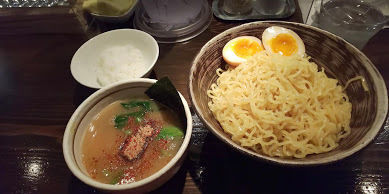 「つけ麺＋味玉、サービスライス」@天虎の写真