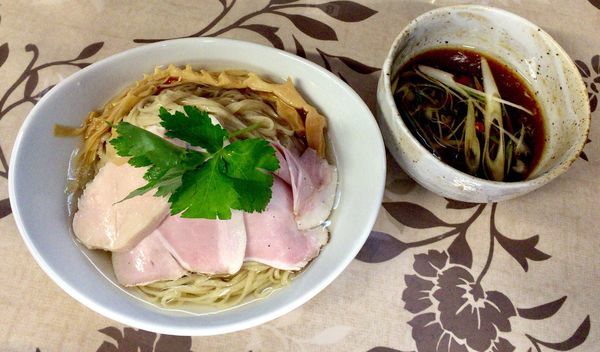 「三大地鶏出汁生揚醤油つけ汁＋昆布水入りつけ麺」@小烏丸 ramen-laboの写真