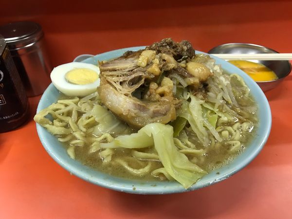 「富士丸ラーメン＋ブタカス入りアブラ＋生卵」@ラーメン富士丸 神谷本店の写真