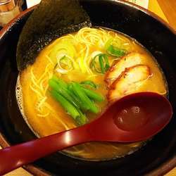 豚骨醤油ラーメン