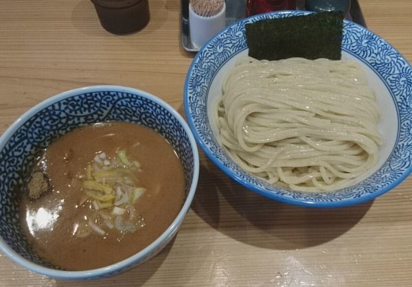 「濃厚魚介つけ麺」@豚骨一燈 本郷店の写真