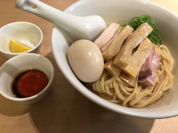 「まぜそば〜三段仕込み〜味玉メンマ」@らぁ麺 はやし田 新宿本店の写真