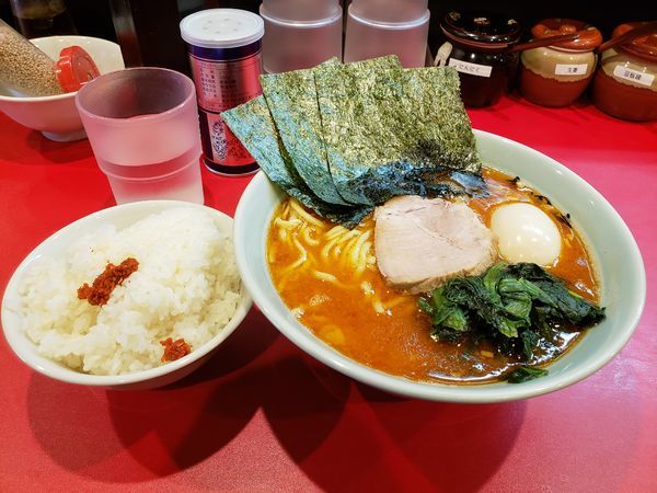 「辛旨ラーメン味玉　無料ライス」@横浜家系ラーメン 志田家 蒲田店の写真
