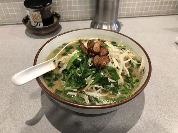 「ニラもやしラーメン」@横濱家 センター北店の写真