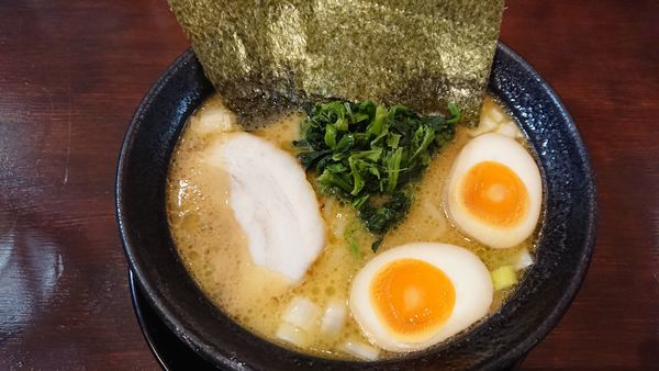「味玉醤油ラーメン 750円」@らーめん わらい屋の写真