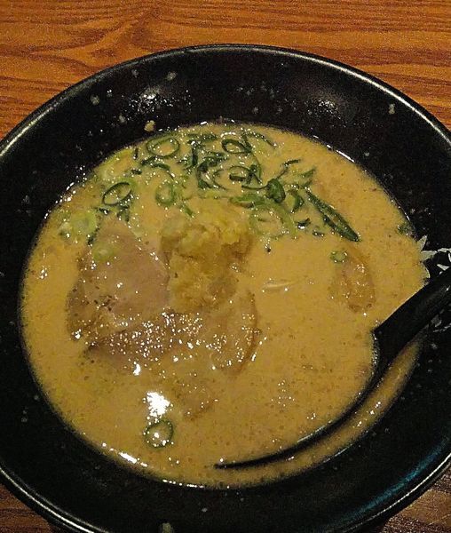 「とんこつ醤油にんにく増し 990円」@楓花亭の写真