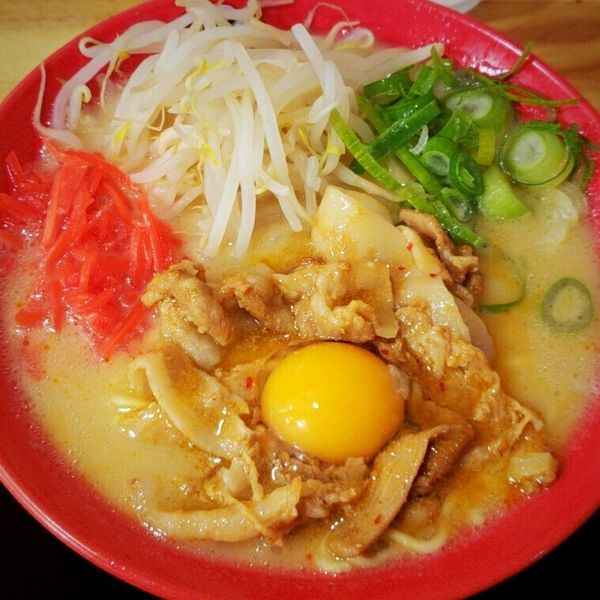 「徳島風肉盛りらぁめん　８９０円」@濃厚ラーメン こっこ屋の写真