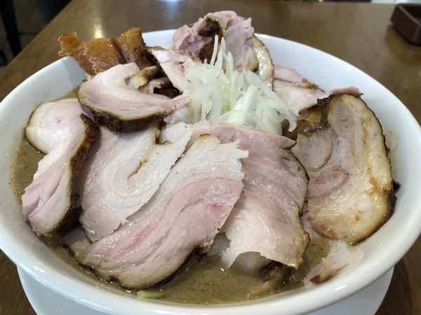 「特濃煮干し＋ポルコ300グラム」@麺garage 肉ヲ見ルの写真