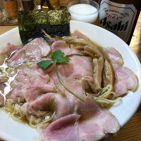 「花びら焼豚煮干し中華そば＋瓶ビール」@純水煮干し中華そば 匠庵の写真