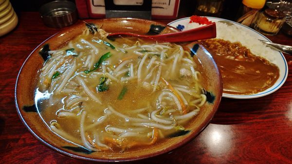 「もやしそば+大盛り+カレーライス+生ビール」@YOSHIBA 芳葉 拝島駅前店の写真
