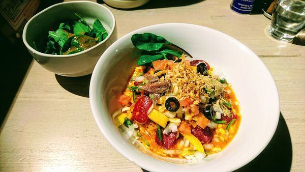 「ピザソバ(アンチョビ・オリーブ)+ベビーリーフ」@ajito ismの写真