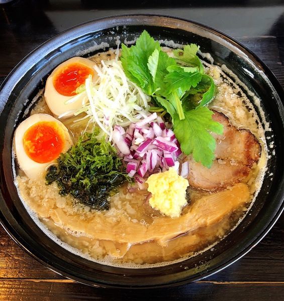 「【限定】燕三条背脂らーめん〜笑version〜(味玉)」@麺や 笑 ～Sho～の写真