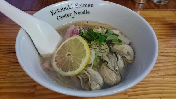 「牡蠣そば+イワシ丼」@中華そば よしかわの写真