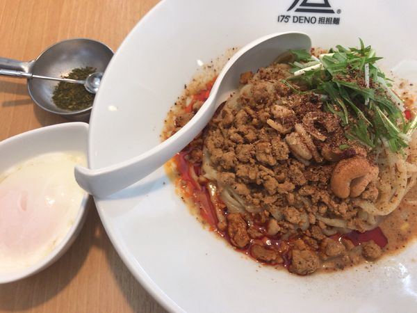 「汁なし担々麺すごい痺れ900円+温玉100円+青花椒50円」@175°DENO～担担麺～ 福島店の写真