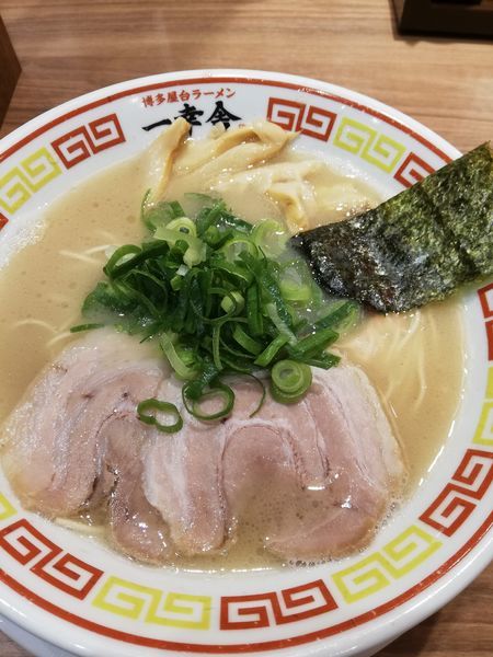 「ラーメン」@博多屋台ラーメン一幸舎 東京キッテグランシェ店の写真