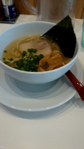 「塩らぁめん（ハーフ）」@らぁ麺食堂 吉凛の写真