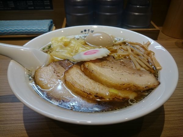 「特製中華そば（白・手もみ麺）」@中華そば 六感堂の写真
