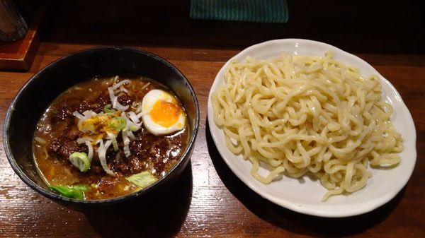 「牛すじカレーつけそば（930円）麺多め」@麺 池谷精肉店の写真