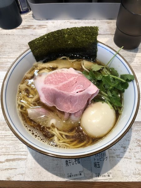 「濃口醤油煮干しそば＋味玉」@中華そば 四つ葉の写真