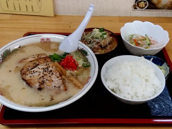 「とんこつ厚切りチャーシューメン830円+もつ煮セット450円」@ラーメンあやどの写真