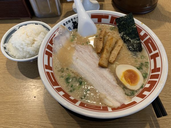 「東京豚骨ラーメン並 680円」@屯ちん 新宿店の写真