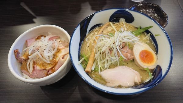 「【限定】鶏白湯ラーメン 850円 + ミニ丼 500円」@横道の写真