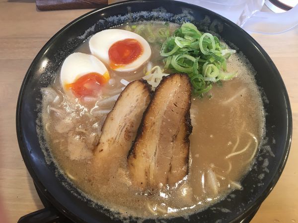 「味玉とんこつ」@麺屋 虎龍の写真