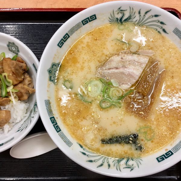 「とんこつラーメン+やきとり丼セット¥660」@日高屋 キュービックプラザ新横浜店の写真