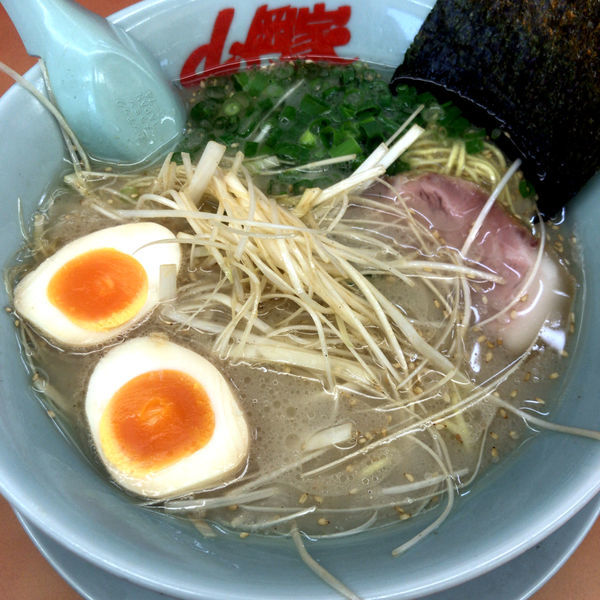 「朝ラーメン（梅抜き）450円　ネギ和え　160円　味玉　0円」@ラーメン山岡家 佐野店の写真