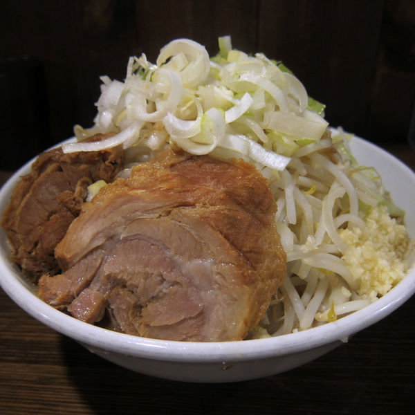 「ぶしらーめん（豚一切れ）890円（野菜増々・蒜・カラメ・葱）」@ちばから 渋谷道玄坂店の写真