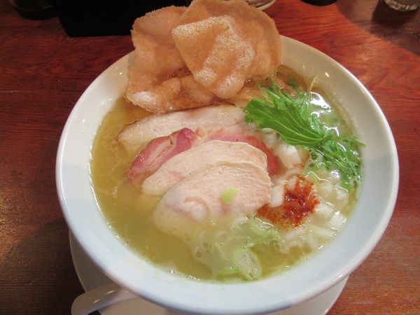 「豚骨白湯（８００円）＋チャーシュー２００円」@麺や 松辰の写真