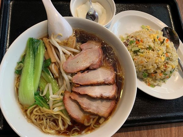 「チャーシュー麺＋半チャーハン」@中国家庭料理 你好 新橋店の写真
