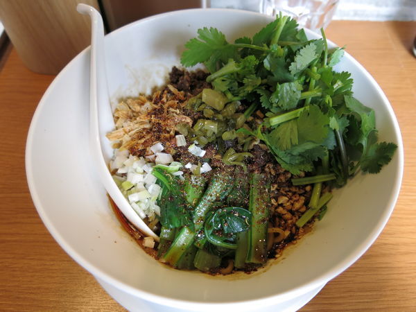 「成都担担麺＋パクチー：900円＋100円」@汁なし担担麺 ピリリ 神田店の写真