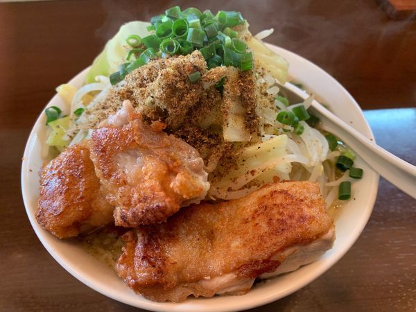「とり郎(普通150g) 野菜 魚粉トッピング 鶏プラス1」@自家製麺 鶏八朗の写真