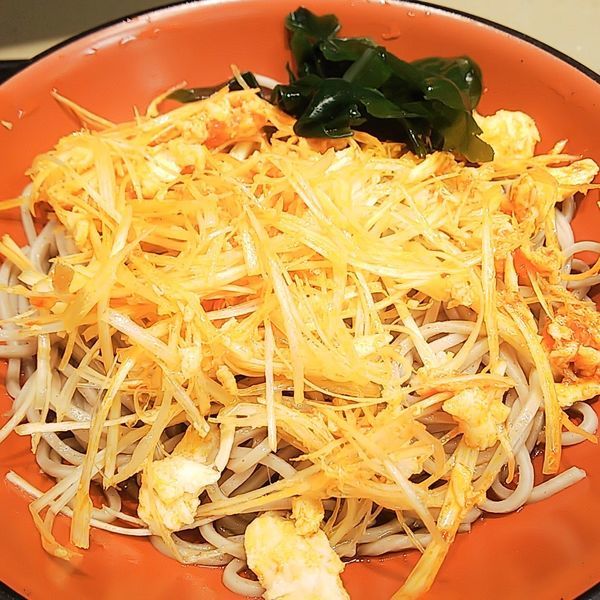 「ピリ辛鶏ネギそば」@名代 富士そば 秋津店の写真