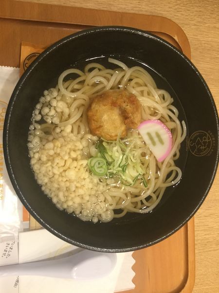 「まるごとホタテの天ぷらうどん（￥750）【北海道純雪うどん】」@むぎくらべの写真
