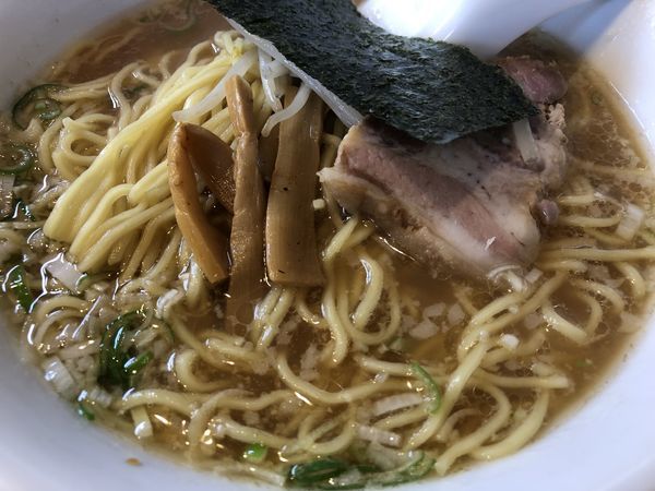 「醤油ラーメン 大盛り麺硬 700円」@周作の写真