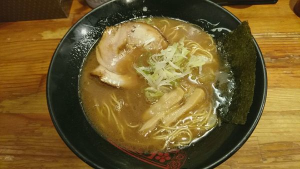 「豚骨醤油らーめん_780円」@金澤濃厚豚骨ラーメン 神仙 品達品川店の写真