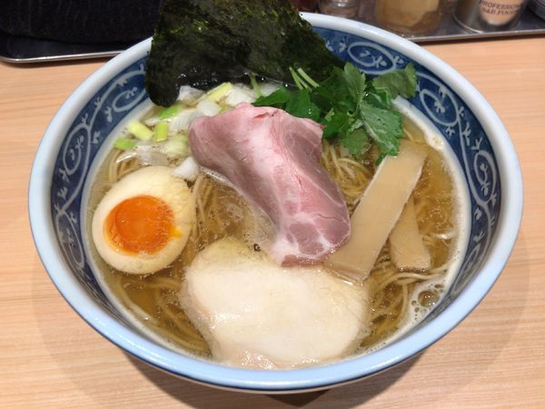 「白醤油煮干しそば」@寿製麺 よしかわ 西台駅前店の写真