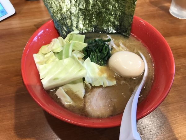「やばいラーメン（並）＋味玉 900円」@圭一屋 開成店の写真