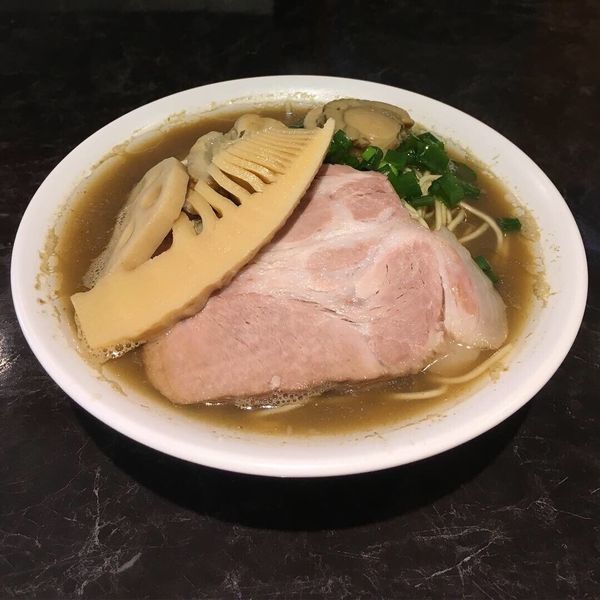 「ホタテとあさりと牡蠣と数種の煮干しの」@中華SOBA にぼ乃詩の写真