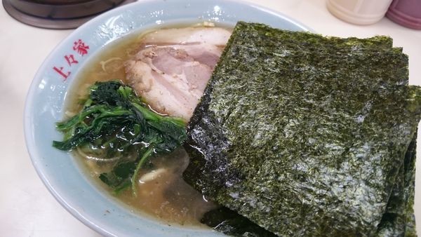 「ラーメン（700円）＋海苔（100円）＋ライス（100円）」@横浜家系ラーメン 上々家 環八矢口店の写真
