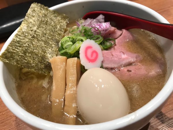 「煮干し中華そば 煮玉子」@煮干中華そば 鈴蘭 新宿店の写真