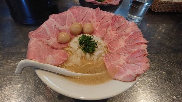 「鮭バター豚骨肉マシ肉飯」@さんじの写真