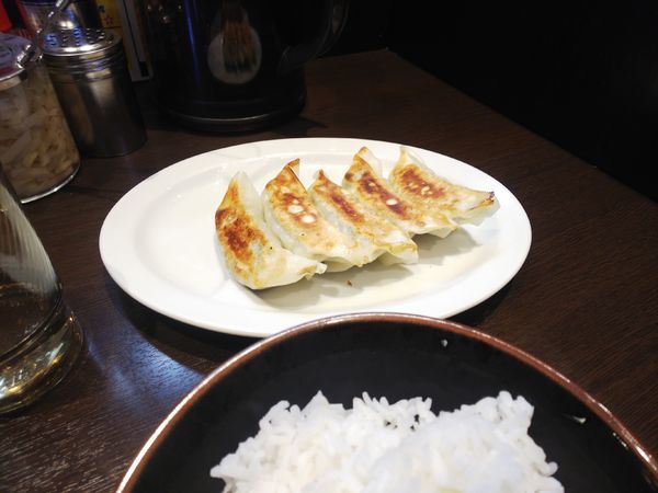 「肉汁餃子350円」@町田商店 入間店の写真