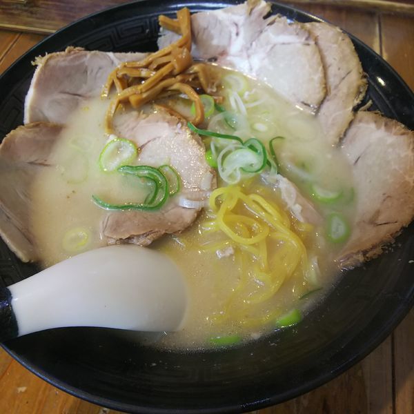 「函館塩￥680 ﾁｬｰｼｭｰ(4枚)￥200」@北海道らーめん ひむろ 稲毛店の写真