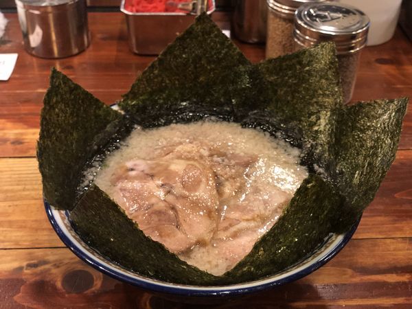 「チャーシュー麺 のりトッピング」@にんにくや 堀之内店の写真