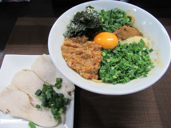 「台湾まぜそば（８５０円）＋鶏チャー２５０円＋ライス１５０円」@麺屋 縁 YUKARIの写真